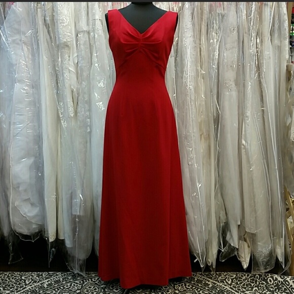 B2 Dresses & Skirts - Red Formal Dress B2 Size 8